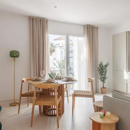 Marbella Banus Suites - Banus - Playa Del Duque - Luxury Beachfront Complex - 2Br - 2Ba - Direct Beach Access - Just 3 Min Walk To Puerto Banus Marina - 35,000 M2 Tropical Gardens - 3 Pools - 2 Onsite Restaurants - Ideal For Families