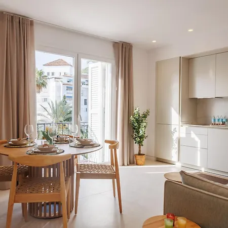 Marbella Banus Suites - Banus - Playa Del Duque - Luxury Beachfront Complex - 2Br - 2Ba - Direct Beach Access - Just 3 Min Walk To Puerto Banus Marina - 35,000 M2 Tropical Gardens - 3 Pools - 2 Onsite Restaurants - Ideal For Families *