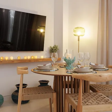Marbella Banus Suites - Banus - Playa Del Duque - Luxury Beachfront Complex - 2Br - 2Ba - Direct Beach Access - Just 3 Min Walk To Puerto Banus Marina - 35,000 M2 Tropical Gardens - 3 Pools - 2 Onsite Restaurants - Ideal For Families Marbella