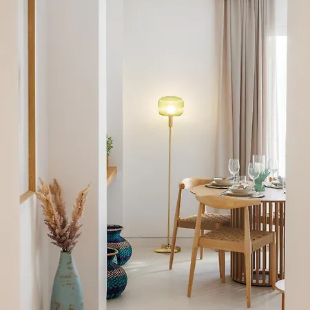 Marbella Banus Suites - Banus - Playa Del Duque - Luxury Beachfront Complex - 2Br - 2Ba - Direct Beach Access - Just 3 Min Walk To Puerto Banus Marina - 35,000 M2 Tropical Gardens - 3 Pools - 2 Onsite Restaurants - Ideal For Families Marbella