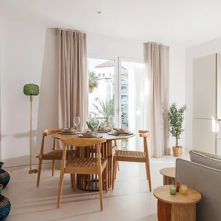 Appartement Marbella Banus Suites - Banus - Playa Del Duque - Luxury Beachfront Complex - 2Br - 2Ba - Direct Beach Access - Just 3 Min Walk To Puerto Banus Marina - 35,000 M2 Tropical Gardens - 3 Pools - 2 Onsite Restaurants - Ideal For Families *