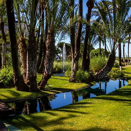 Marbella Banus Suites - Banus - Playa Del Duque - Luxury Beachfront Complex - 2Br - 2Ba - Direct Beach Access - Just 3 Min Walk To Puerto Banus Marina - 35,000 M2 Tropical Gardens - 3 Pools - 2 Onsite Restaurants - Ideal For Families Appartement