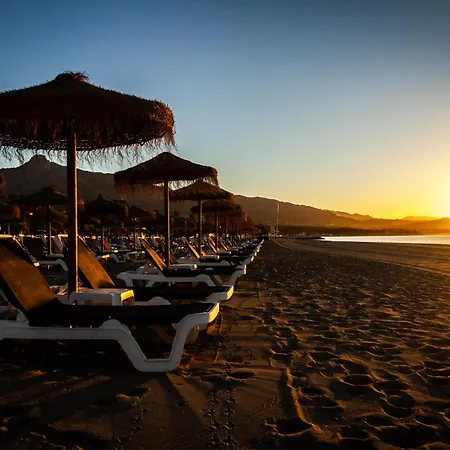 Marbella Banus Suites - Banus - Playa Del Duque - Luxury Beachfront Complex - 2Br - 2Ba - Direct Beach Access - Just 3 Min Walk To Puerto Banus Marina - 35,000 M2 Tropical Gardens - 3 Pools - 2 Onsite Restaurants - Ideal For Families *