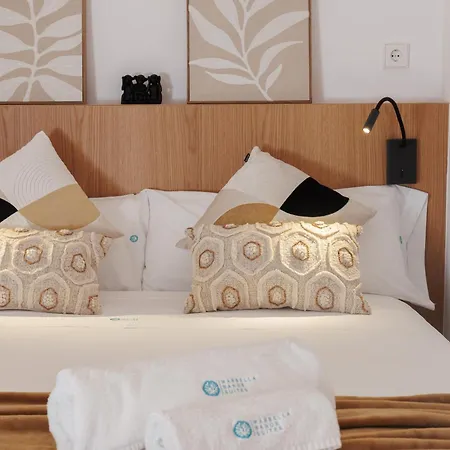 Marbella Banus Suites - Banus - Playa Del Duque - Luxury Beachfront Complex - 2Br - 2Ba - Direct Beach Access - Just 3 Min Walk To Puerto Banus Marina - 35,000 M2 Tropical Gardens - 3 Pools - 2 Onsite Restaurants - Ideal For Families Appartement Marbella