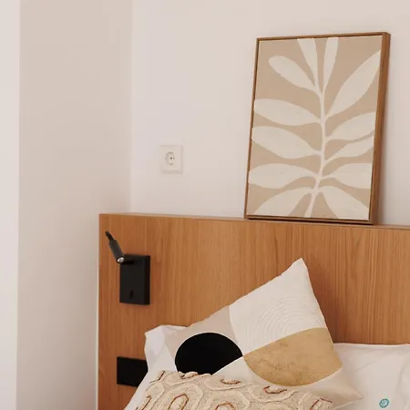 Marbella Banus Suites - Banus - Playa Del Duque - Luxury Beachfront Complex - 2Br - 2Ba - Direct Beach Access - Just 3 Min Walk To Puerto Banus Marina - 35,000 M2 Tropical Gardens - 3 Pools - 2 Onsite Restaurants - Ideal For Families