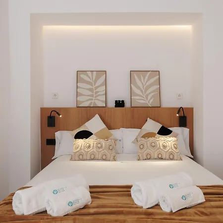 Marbella Banus Suites - Banus - Playa Del Duque - Luxury Beachfront Complex - 2Br - 2Ba - Direct Beach Access - Just 3 Min Walk To Puerto Banus Marina - 35,000 M2 Tropical Gardens - 3 Pools - 2 Onsite Restaurants - Ideal For Families *