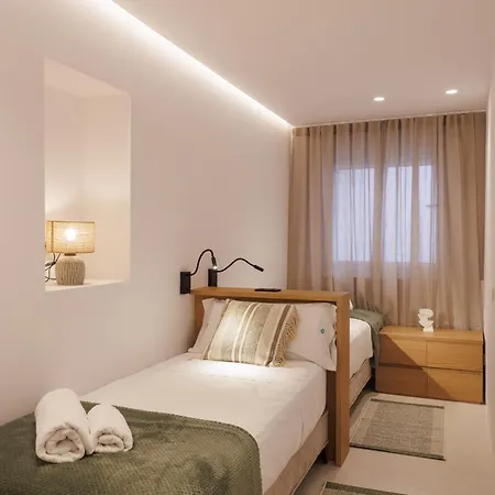 Appartement Marbella Banus Suites - Banus - Playa Del Duque - Luxury Beachfront Complex - 2Br - 2Ba - Direct Beach Access - Just 3 Min Walk To Puerto Banus Marina - 35,000 M2 Tropical Gardens - 3 Pools - 2 Onsite Restaurants - Ideal For Families Marbella