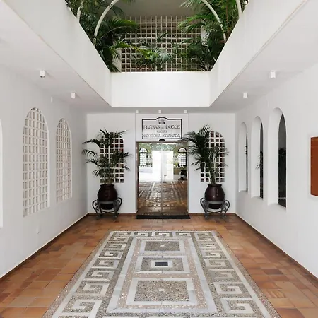 Appartement Marbella Banus Suites - Banus - Playa Del Duque - Luxury Beachfront Complex - 2Br - 2Ba - Direct Beach Access - Just 3 Min Walk To Puerto Banus Marina - 35,000 M2 Tropical Gardens - 3 Pools - 2 Onsite Restaurants - Ideal For Families *