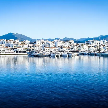 Marbella Banus Suites - Banus - Playa Del Duque - Luxury Beachfront Complex - 2Br - 2Ba - Direct Beach Access - Just 3 Min Walk To Puerto Banus Marina - 35,000 M2 Tropical Gardens - 3 Pools - 2 Onsite Restaurants - Ideal For Families