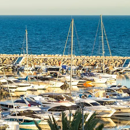 Marbella Banus Suites - Banus - Playa Del Duque - Luxury Beachfront Complex - 2Br - 2Ba - Direct Beach Access - Just 3 Min Walk To Puerto Banus Marina - 35,000 M2 Tropical Gardens - 3 Pools - 2 Onsite Restaurants - Ideal For Families Appartement