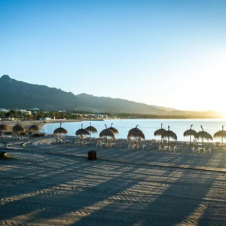 Marbella Banus Suites - Banus - Playa Del Duque - Luxury Beachfront Complex - 2Br - 2Ba - Direct Beach Access - Just 3 Min Walk To Puerto Banus Marina - 35,000 M2 Tropical Gardens - 3 Pools - 2 Onsite Restaurants - Ideal For Families * Marbella