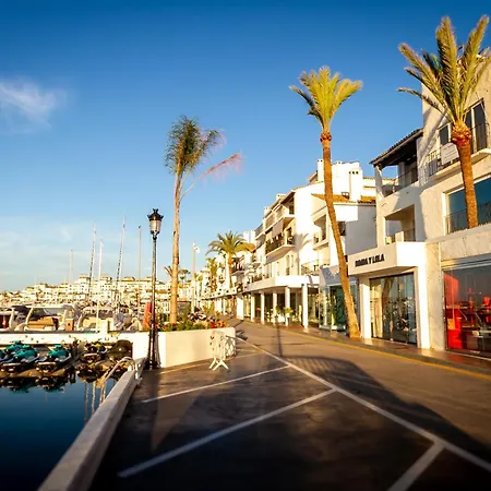 Marbella Banus Suites - Banus - Playa Del Duque - Luxury Beachfront Complex - 2Br - 2Ba - Direct Beach Access - Just 3 Min Walk To Puerto Banus Marina - 35,000 M2 Tropical Gardens - 3 Pools - 2 Onsite Restaurants - Ideal For Families Appartement *