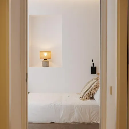Appartement Marbella Banus Suites - Banus - Playa Del Duque - Luxury Beachfront Complex - 2Br - 2Ba - Direct Beach Access - Just 3 Min Walk To Puerto Banus Marina - 35,000 M2 Tropical Gardens - 3 Pools - 2 Onsite Restaurants - Ideal For Families *