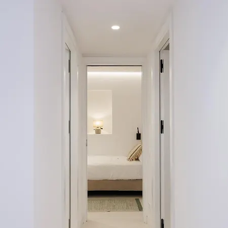 Marbella Banus Suites - Banus - Playa Del Duque - Luxury Beachfront Complex - 2Br - 2Ba - Direct Beach Access - Just 3 Min Walk To Puerto Banus Marina - 35,000 M2 Tropical Gardens - 3 Pools - 2 Onsite Restaurants - Ideal For Families * Marbella