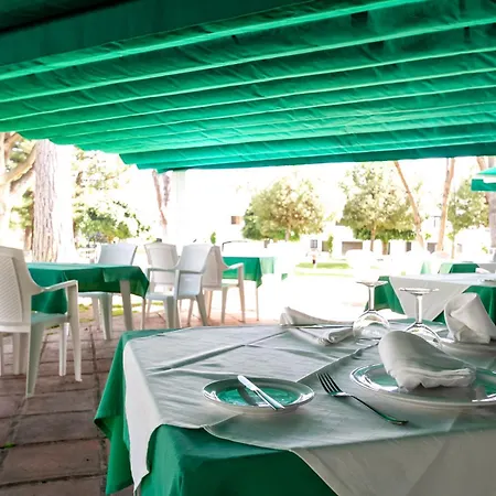 Appartement Marbella Banus Suites - Banus - Playa Del Duque - Luxury Beachfront Complex - 2Br - 2Ba - Direct Beach Access - Just 3 Min Walk To Puerto Banus Marina - 35,000 M2 Tropical Gardens - 3 Pools - 2 Onsite Restaurants - Ideal For Families *